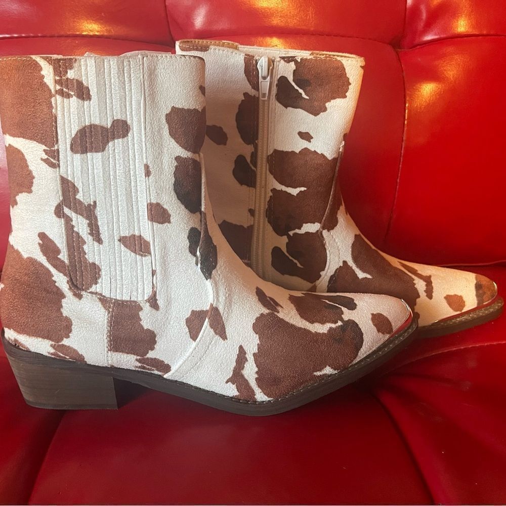 Brown cow print low booties